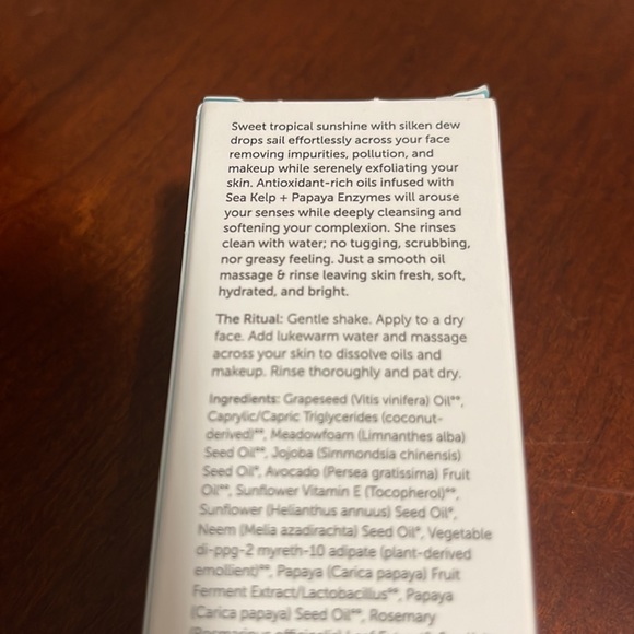 Earth Harbor Sunshine Dew Cleansing Oil - Picture 3 of 5